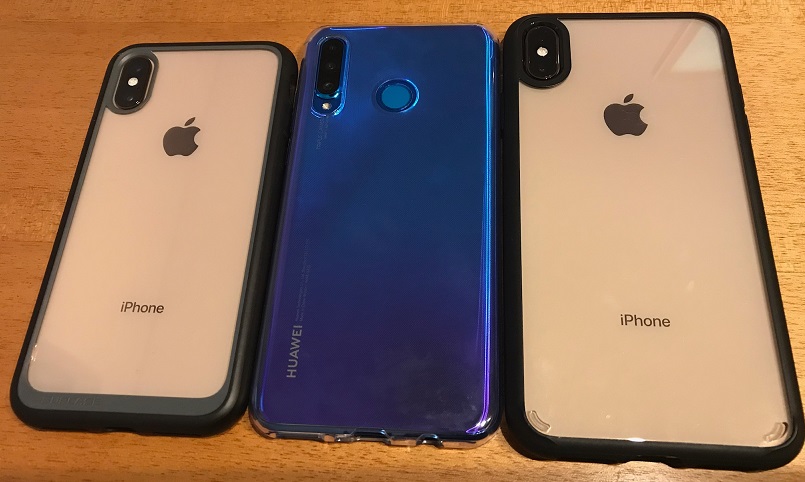 左から「iPhoneXs」「P30 lite」「iPhoneXsMAX」です。iPhoneの丁度中間サイズです。